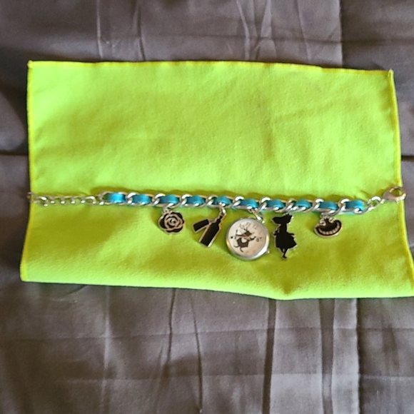 Official Disney Alice in Wonderland watch charm bracelet - Picture 5 of 5